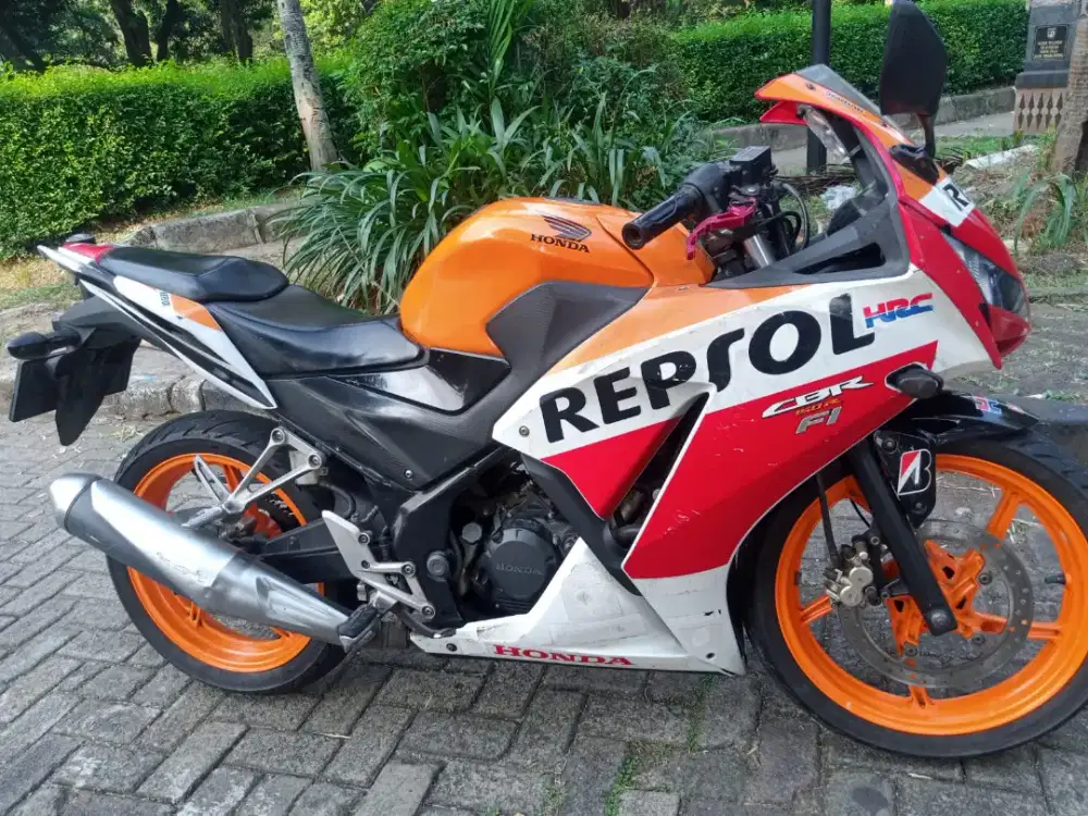Honda. CBR. 150 R.  th. 2015