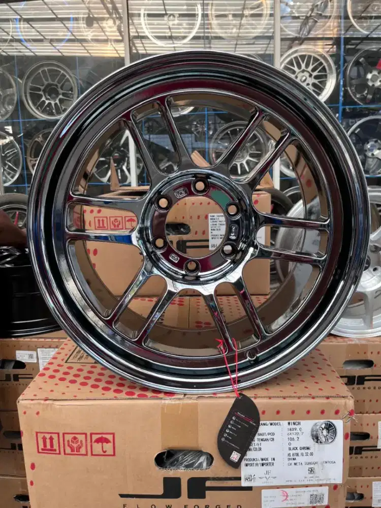 Enkei rpt1 ring 18 lebar 9 pcd 6x139,7 ET 0 black chrome. Fortuner dll