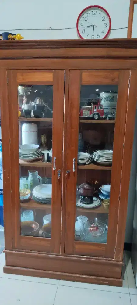 Lemari panjang jati + isi