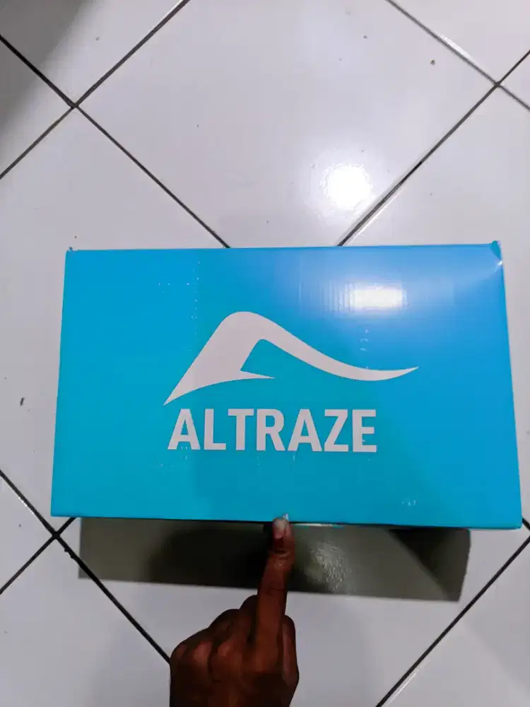 Jual sepatu running Altraze