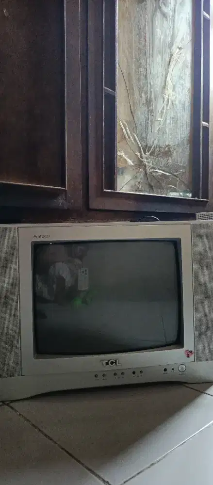 Di jual tv tabung merk TCL cuma ga ada remot bagi yg mau mau aja