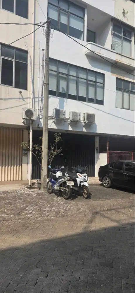 Dijual - Ruko 3 lantai di Komplek Ruko Plaza Ciputat