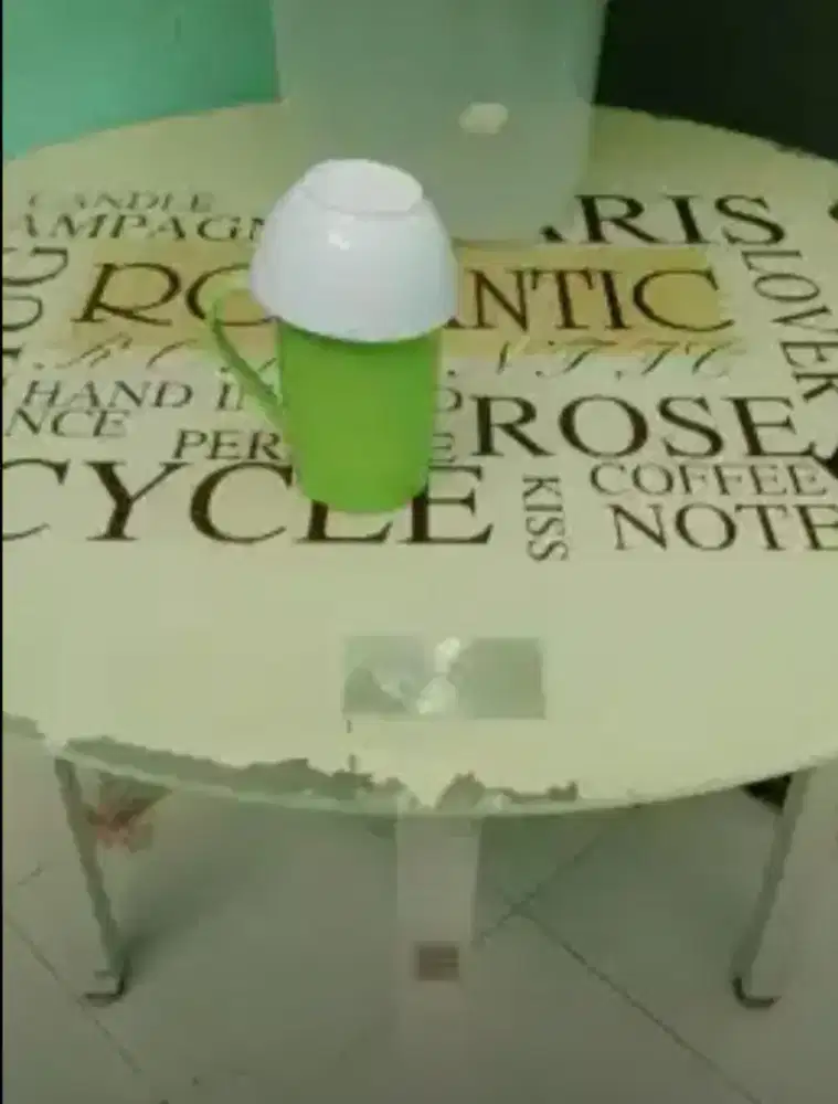 Dijual meja makan mini dengan kursi makan dri besi empuk 4biji satuset