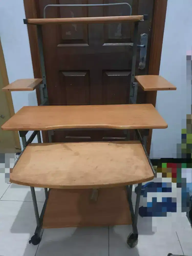 meja komputer bekas