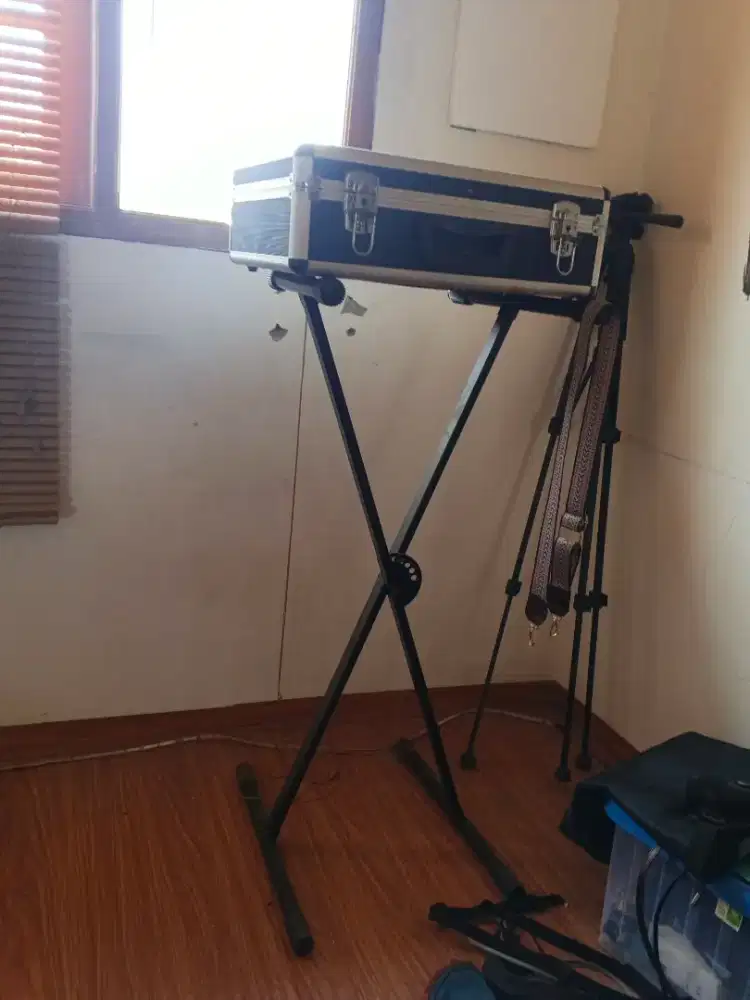 Stand keyboard bekas mulus