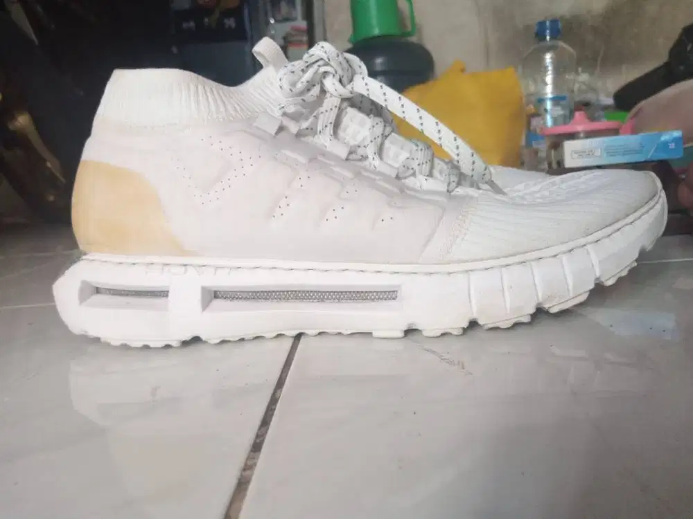 Sepatu Running Under Armour Phantom 1 Running White