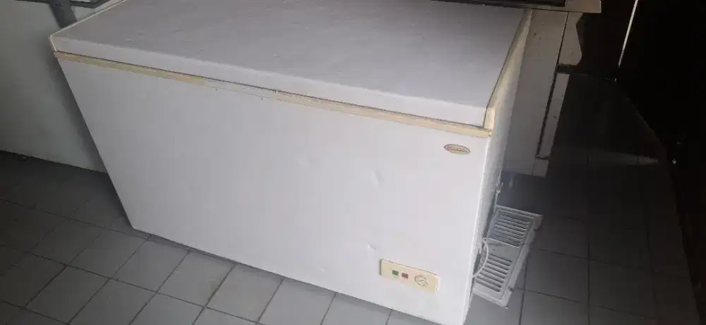 Di jual freezer box ex resto masih berfungsi