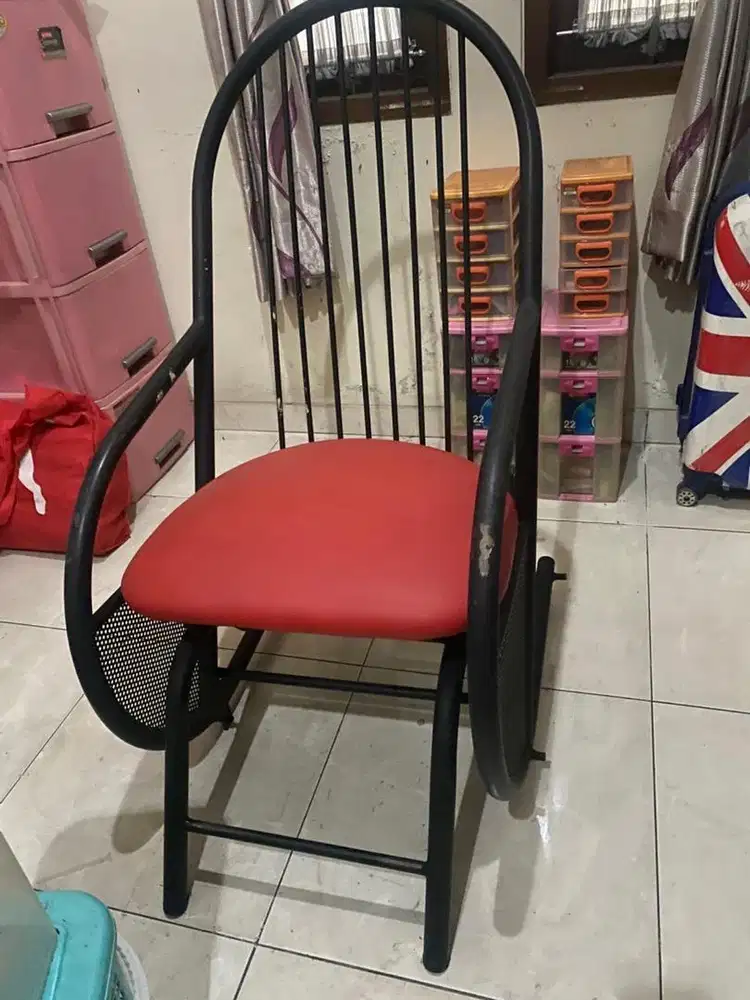 Kursi Goyang cantik seperti Baru