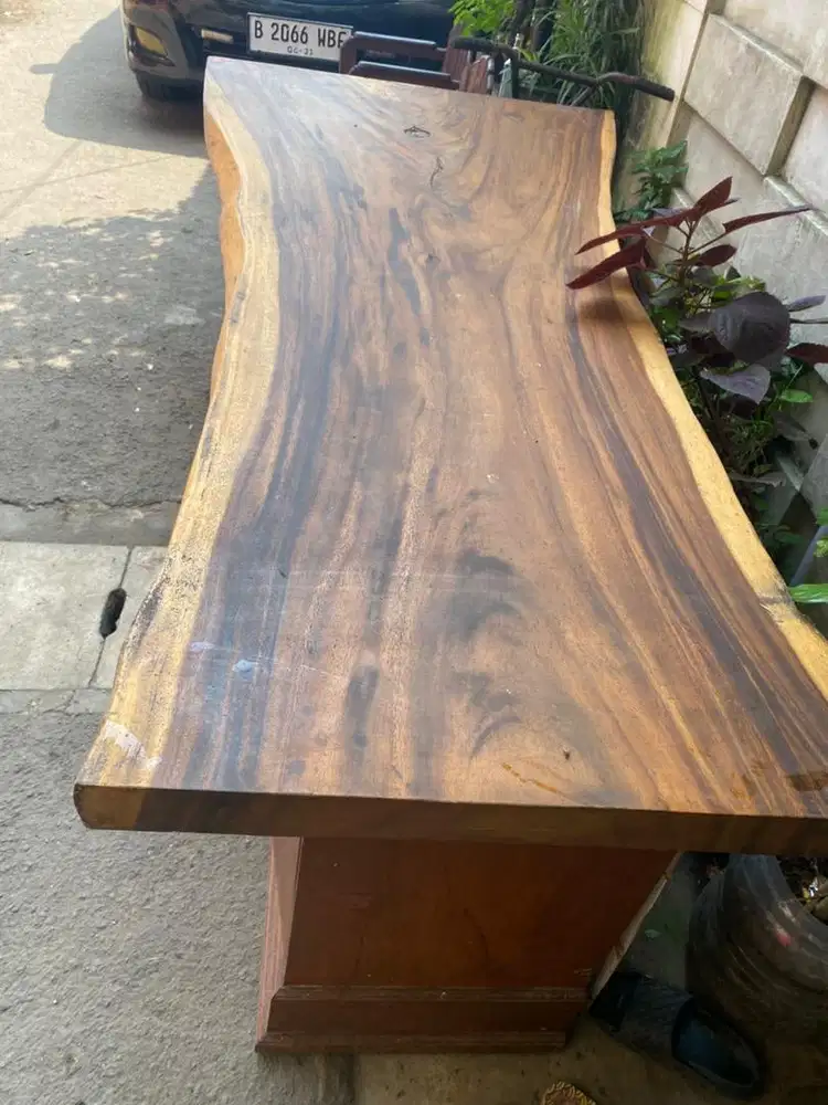 Meja kayu trembesi