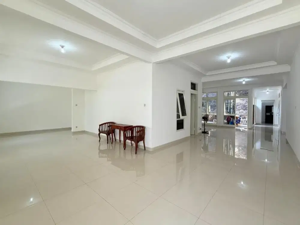 Disewakan Rumah Klasik Area Senopati Kenayoran Baru