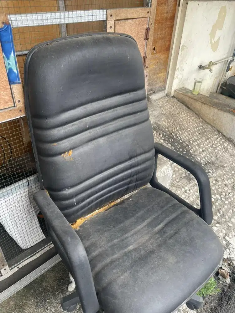Kursi Kantor Hitam