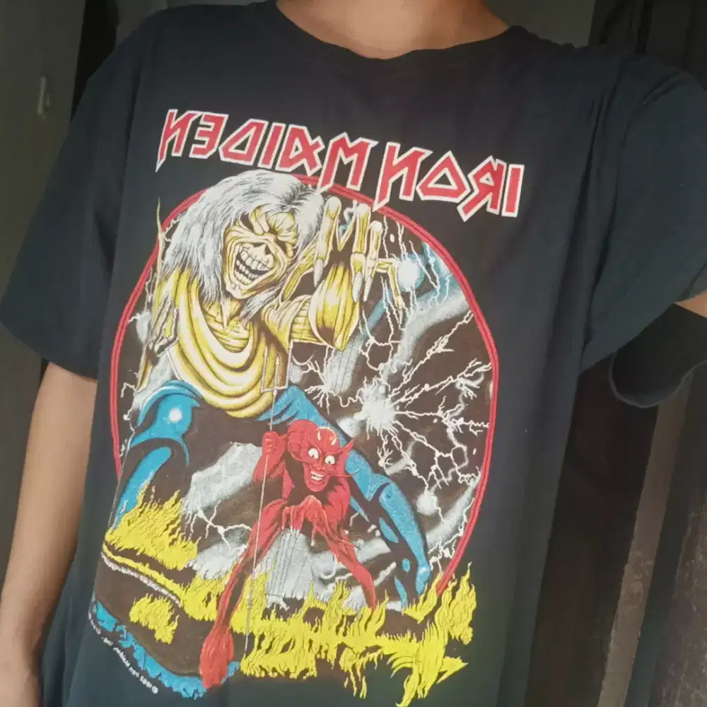 VINTAGE 1982 IRON MAIDEN RESIZE XL