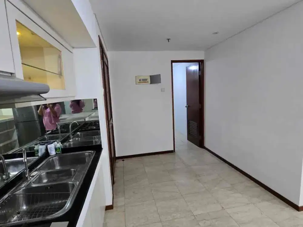 Disewakan garden house di LG  apartemen royal mediterania type 2BR semi furnished