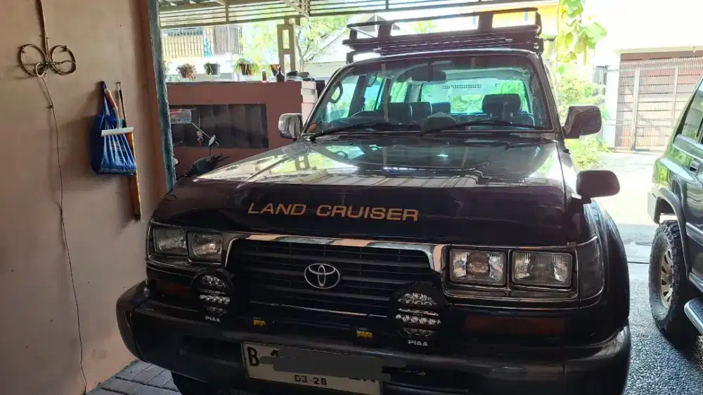 Toyota Land Cruiser VX80