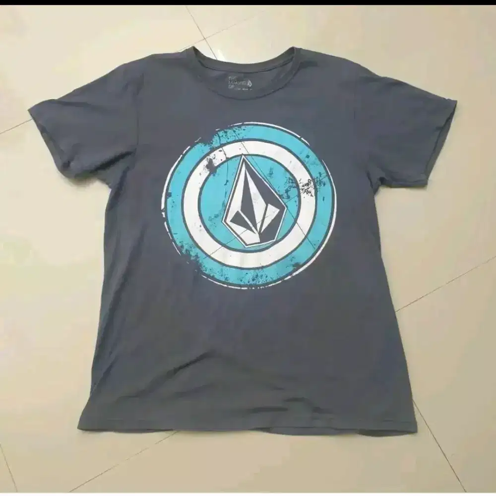 Vintage VOLCOM LOGO BULAT SIZE L KOLEKSI KAOS TSHIRT