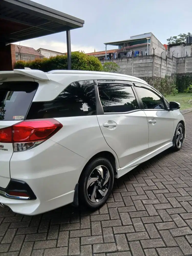 HONDA MOBILIO 2016 MANUAL PUTIH