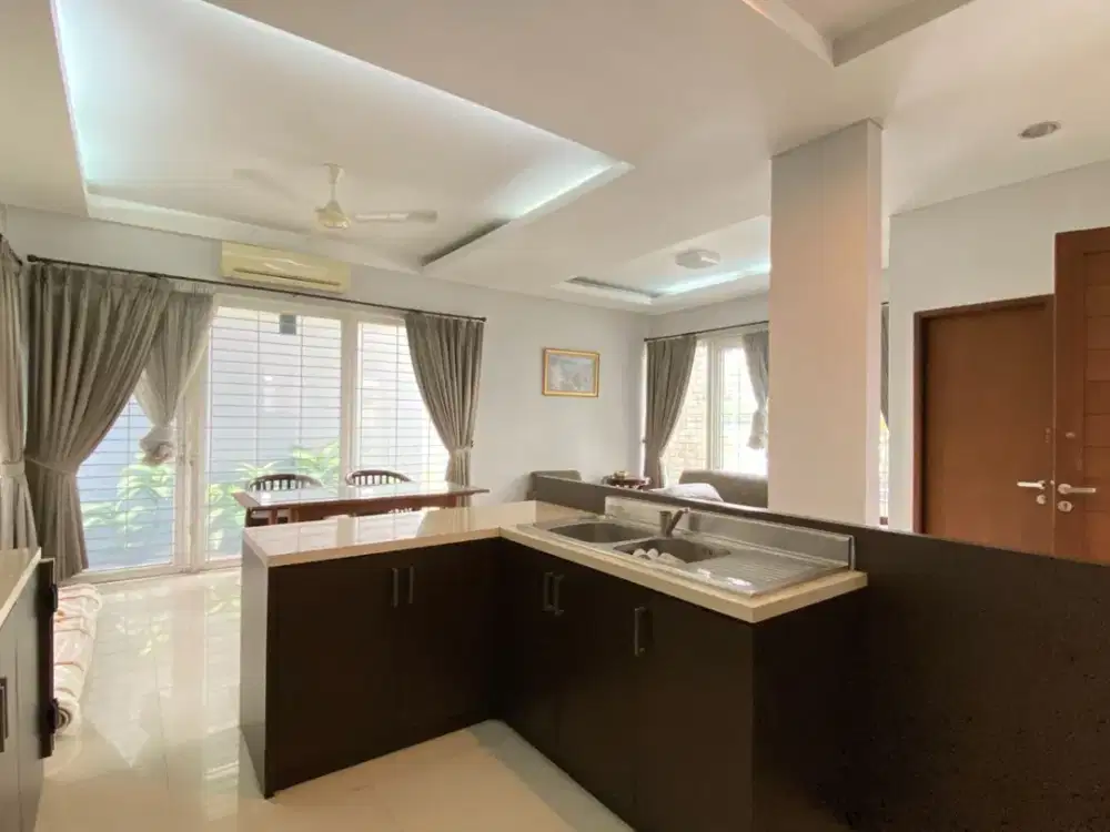 Disewakan Rumah Modern Town House, Area Mega Kuningan