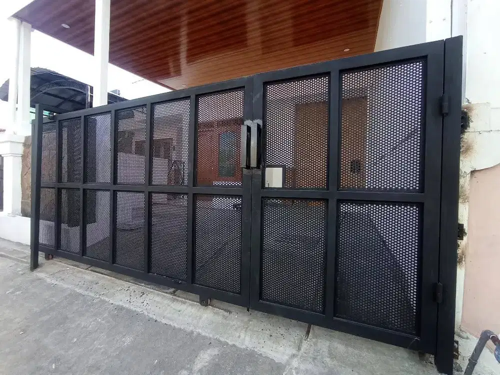 Pagar Rumah Besi Hollow Modern