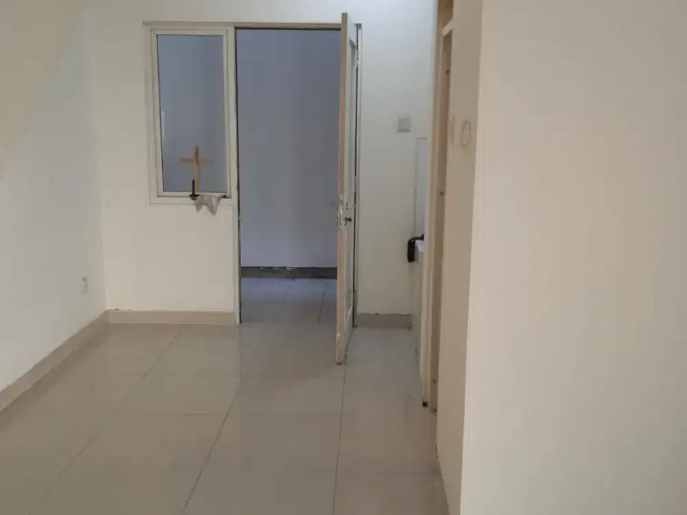 P Fl Disewakan Rumah 2 Kamar di Layar Permai Pik Min. 2 Thn