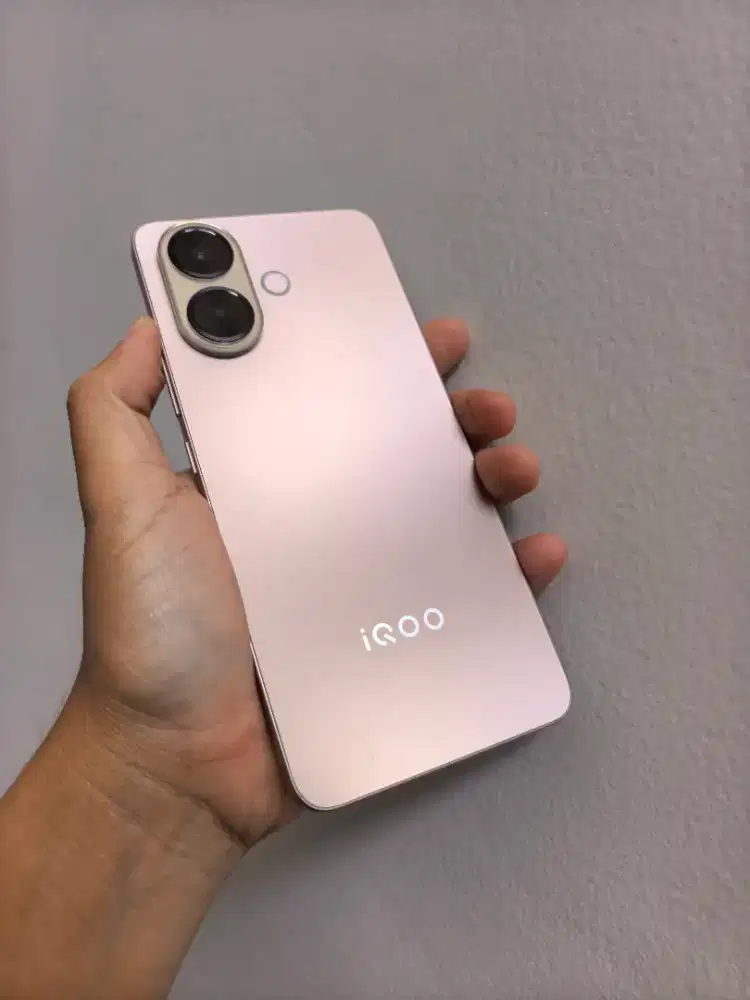 Iqoo Z10r 8/128 gb