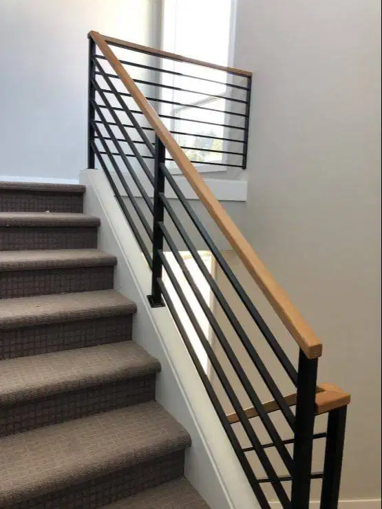 Railing Tangga Custom Sesuai Desain