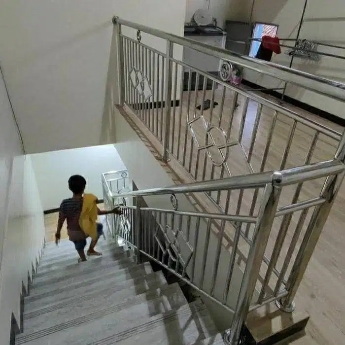 Railing Tangga Stainless Minimalis