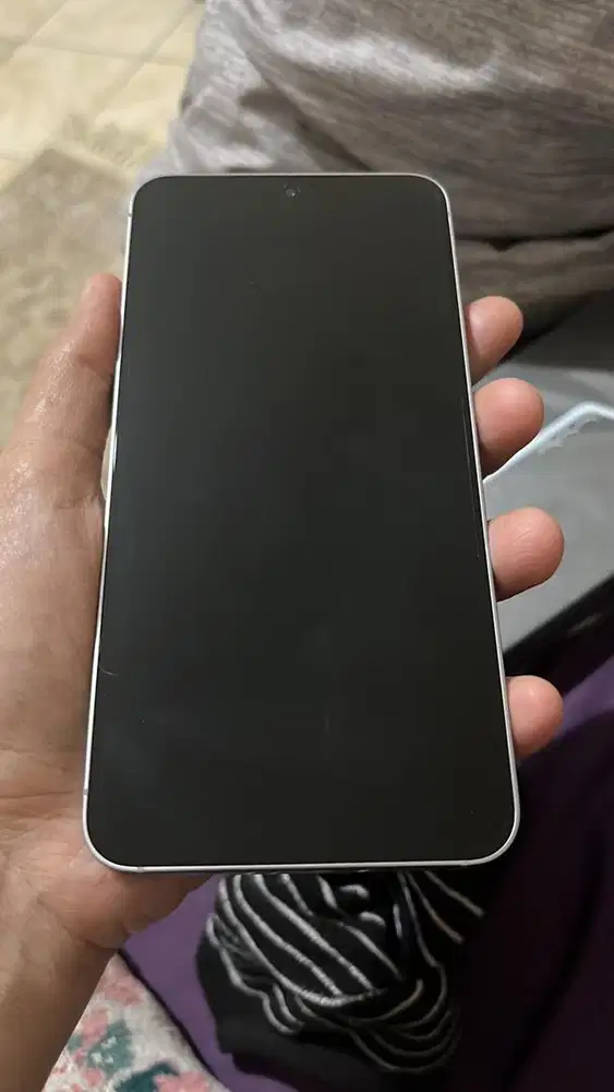 Samsung S25 12/256 second like new