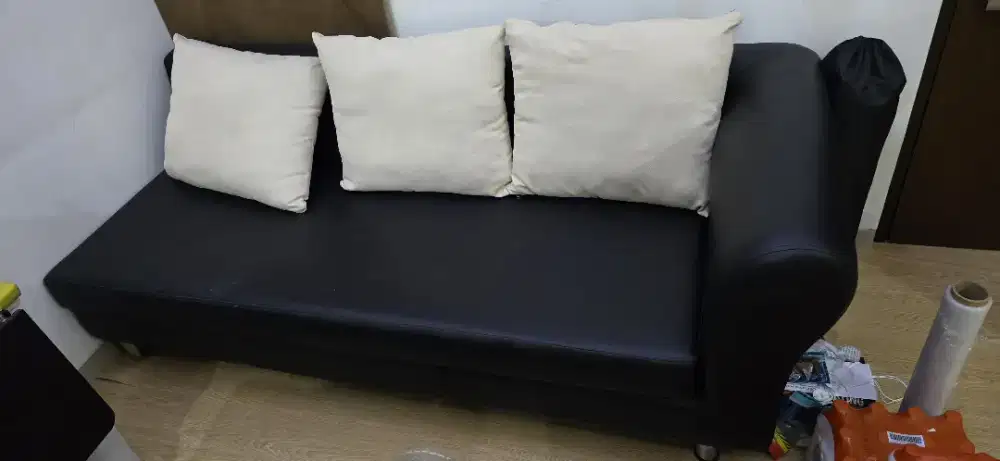 Sofa Kulit Hitam