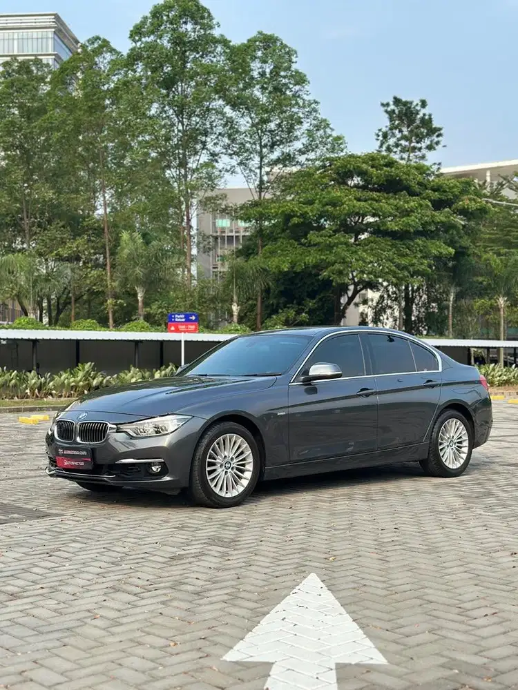 BMW 320i Luxury Line F30 Nik 2018 Grey Low Odo Sport C250 AMG