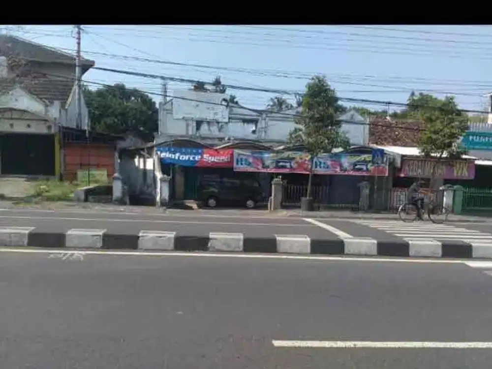 BU JUAL CEPAT. Siap nego pemilik. Ruko dan bangunan. Tanah masih luas. Jl.Magelang km.12 Wadas. Depan Pasar Sleman