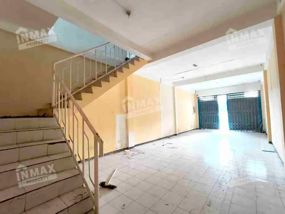 ruko 3 lantai pinggir jalan