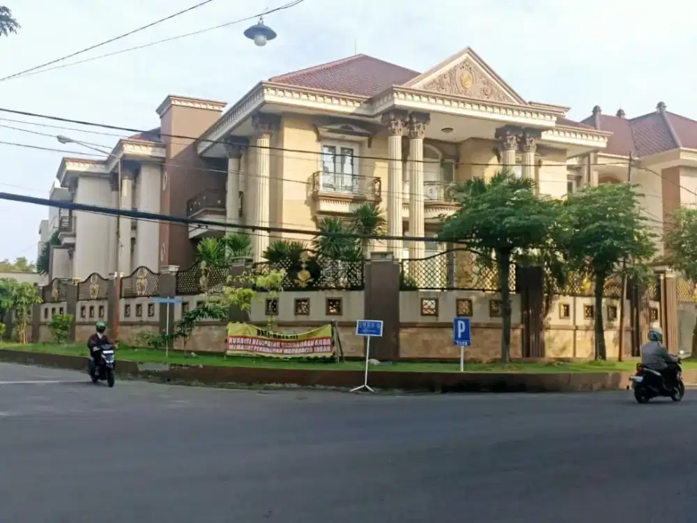 Rumah Mewah Margorejo Indah, Lokasi Premium, ada Basemant, Lt 759, Lb 1500
