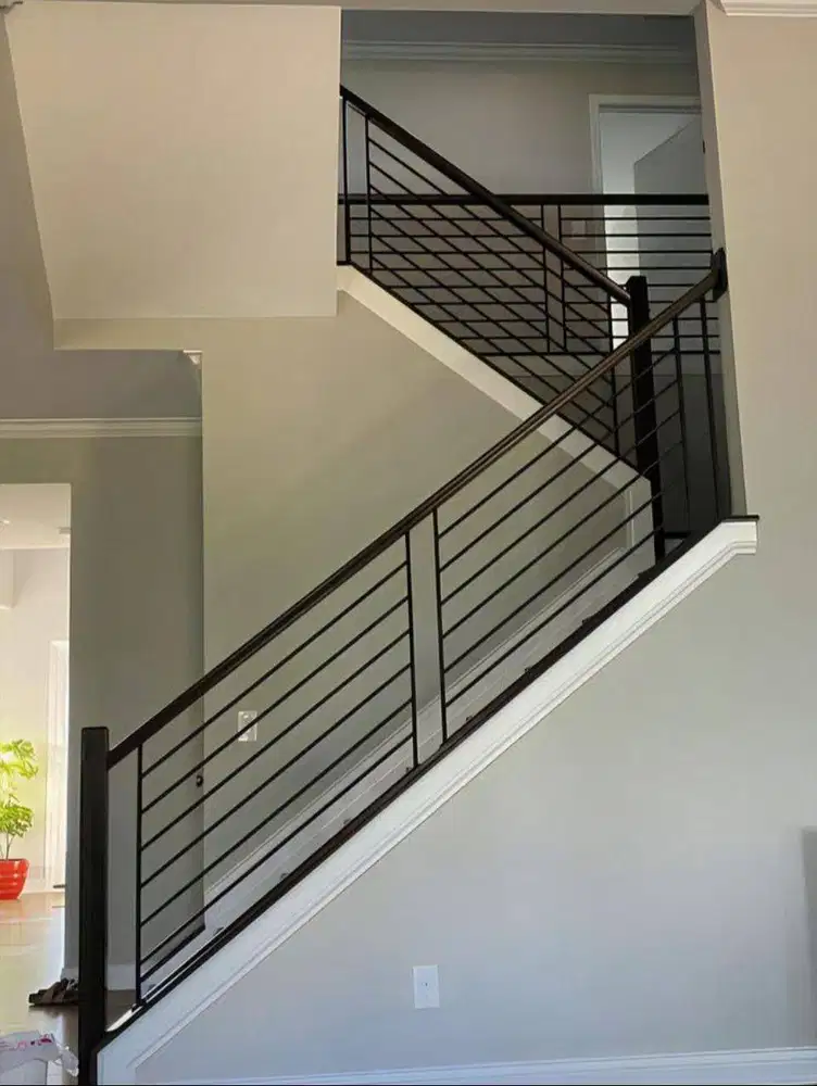 Railing Tangga Besi Hollow Minimalis