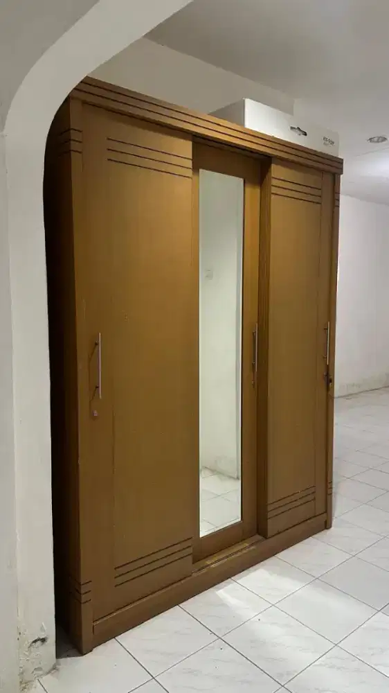 Lemari Pakaian Bahan Kayu Berkualitas