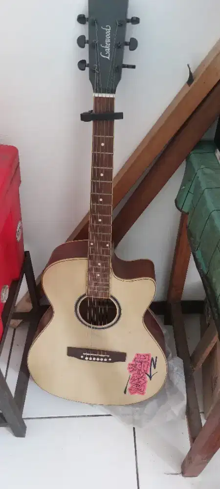 Gitar akustik elektrik tanam besi