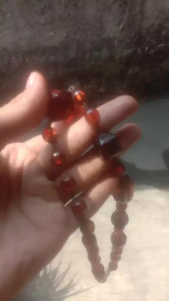 Kalung Vintage Cherry Red Amber