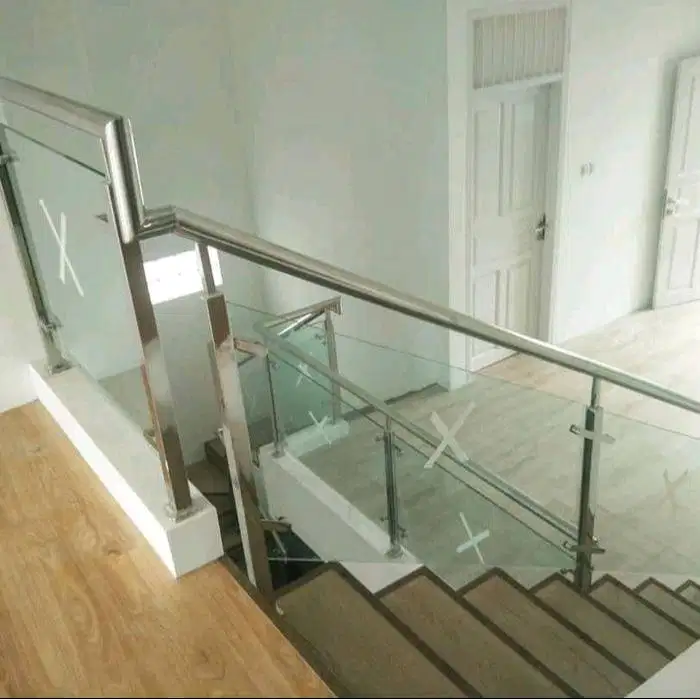 railing tangga kaca tempered