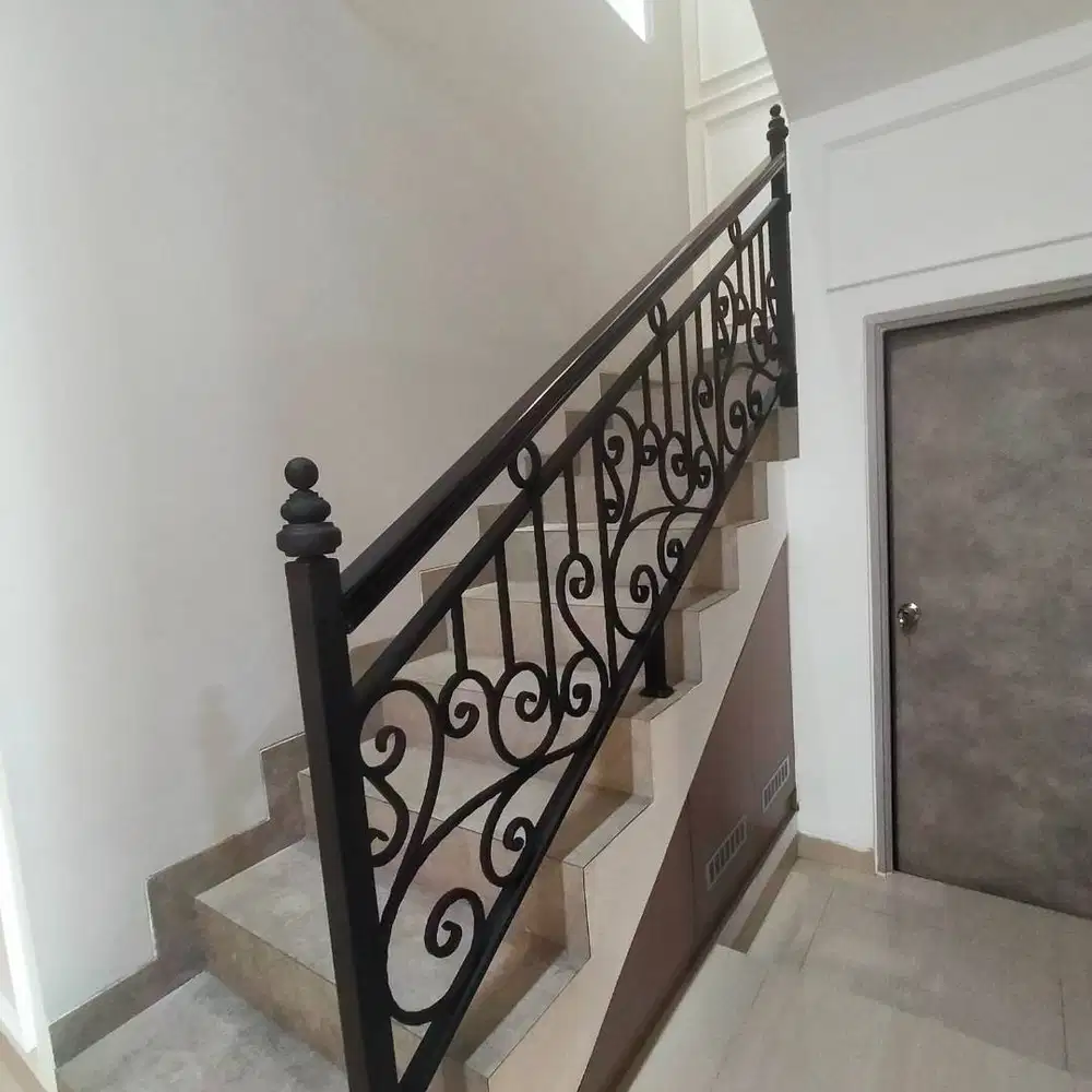 railing tangga besi model klasik