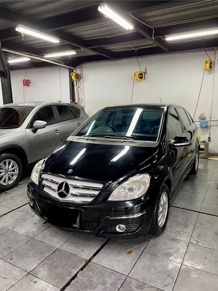 Mercedes Benz - B180