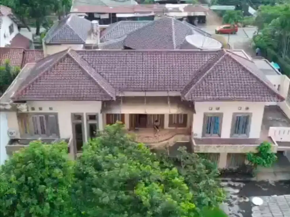 Dijual rumah luas, lokasi strategis, tenang di Kreo, Larangan, Tangerang