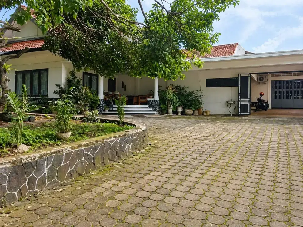 Rumah luas dekat PVJ Sukajadi Setiabudi area wisata cocok untuk resto caffe Bandung Kota