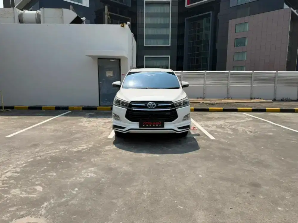 Toyota Innova V at 2019
