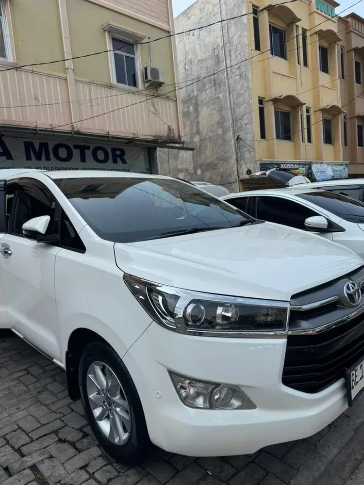 Innova Reborn 2.4 V diesel matic 2020