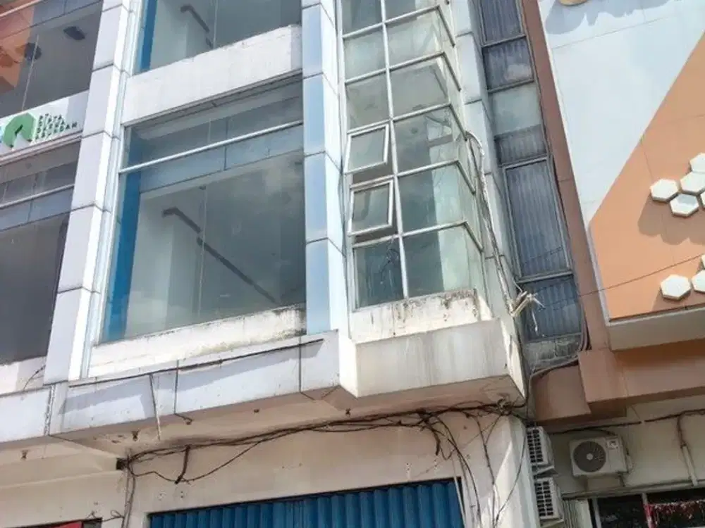 Disewakan Ruko Strategis 3 Lantai di Ringroad Utara Yogyakarta - Cocok untuk Bisnis