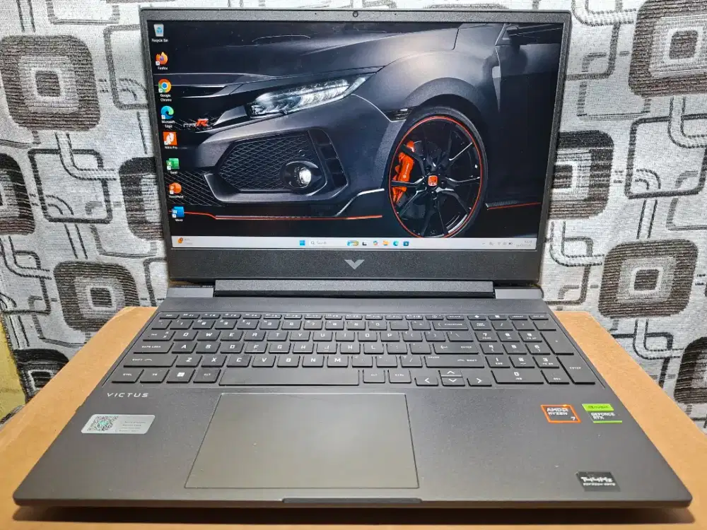 HP Victus Gaming Ryzen 7-8845HS ram 16gb RTX 4060 8gb Garansi 2027