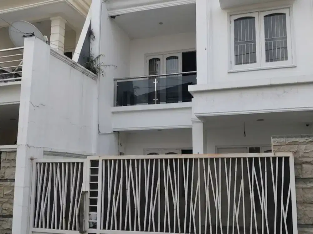 RUMAH MEWAH AREA WISMA PERMAI siap huni dengan layout luas, nyaman, dan cocok untuk investasi maupun tempat tinggal keluarga