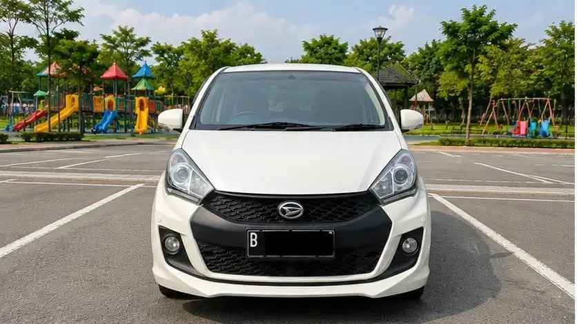 DAIHATSU SIRION RS AT MATIC 2016 PUTIH