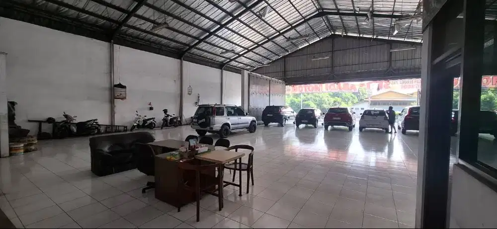 Dijual bangunan komersil showroom mobil dipinggir jalan raya