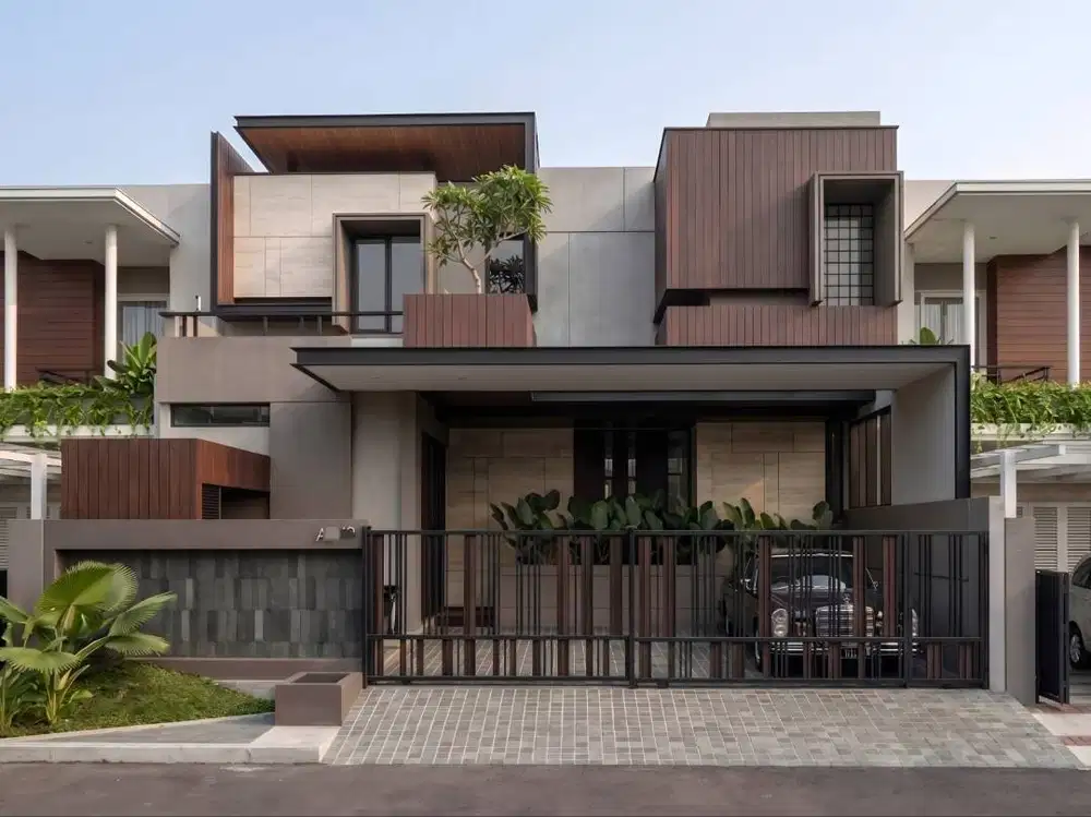 Dijual Rumah Pakuwon City Baru Gress Ala Villa Ada Pool dan Garden