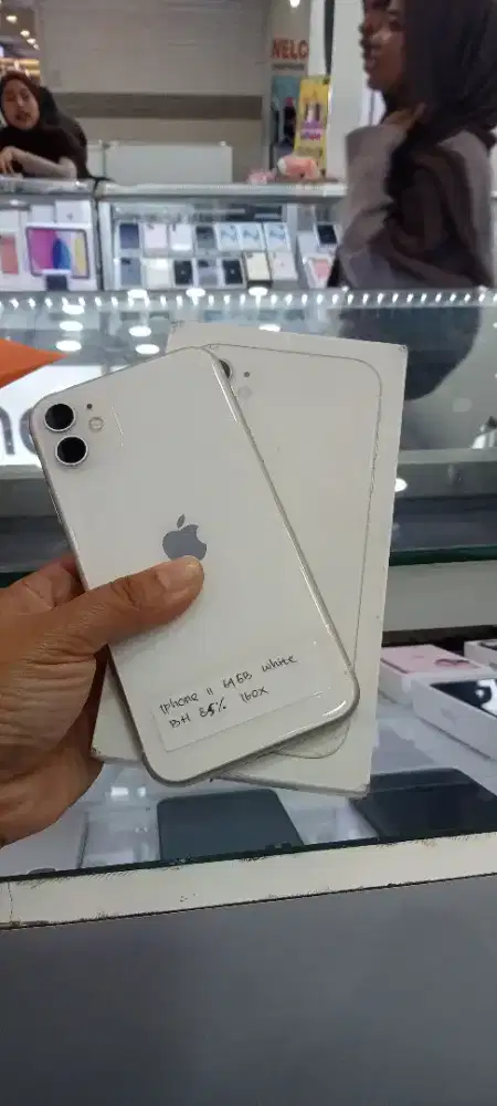 Hp second iphone 11 64gb putih ibox fullset